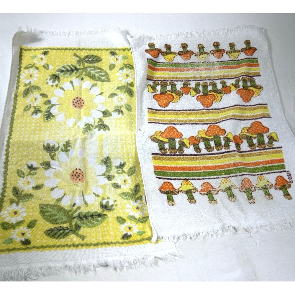 Vintage 1970s Mushroom Daisy Terrycloth Kitchen Towels Set 2 USA